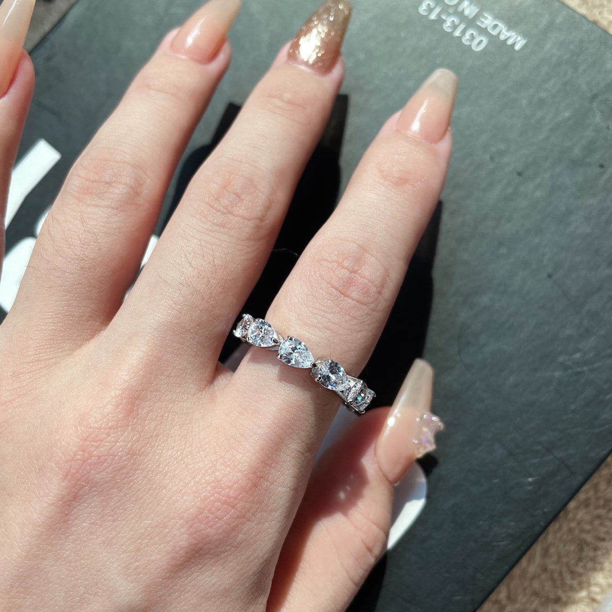 [Love More]Exquisite Pear Cut Tennis Ring