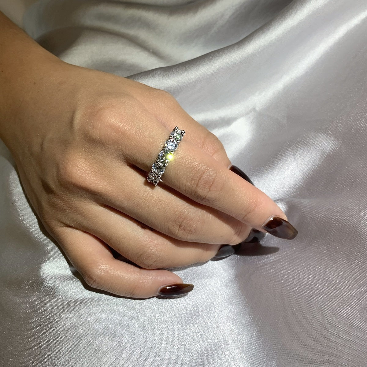 [Love More]Gorgeous Round Cut Tennis Ring