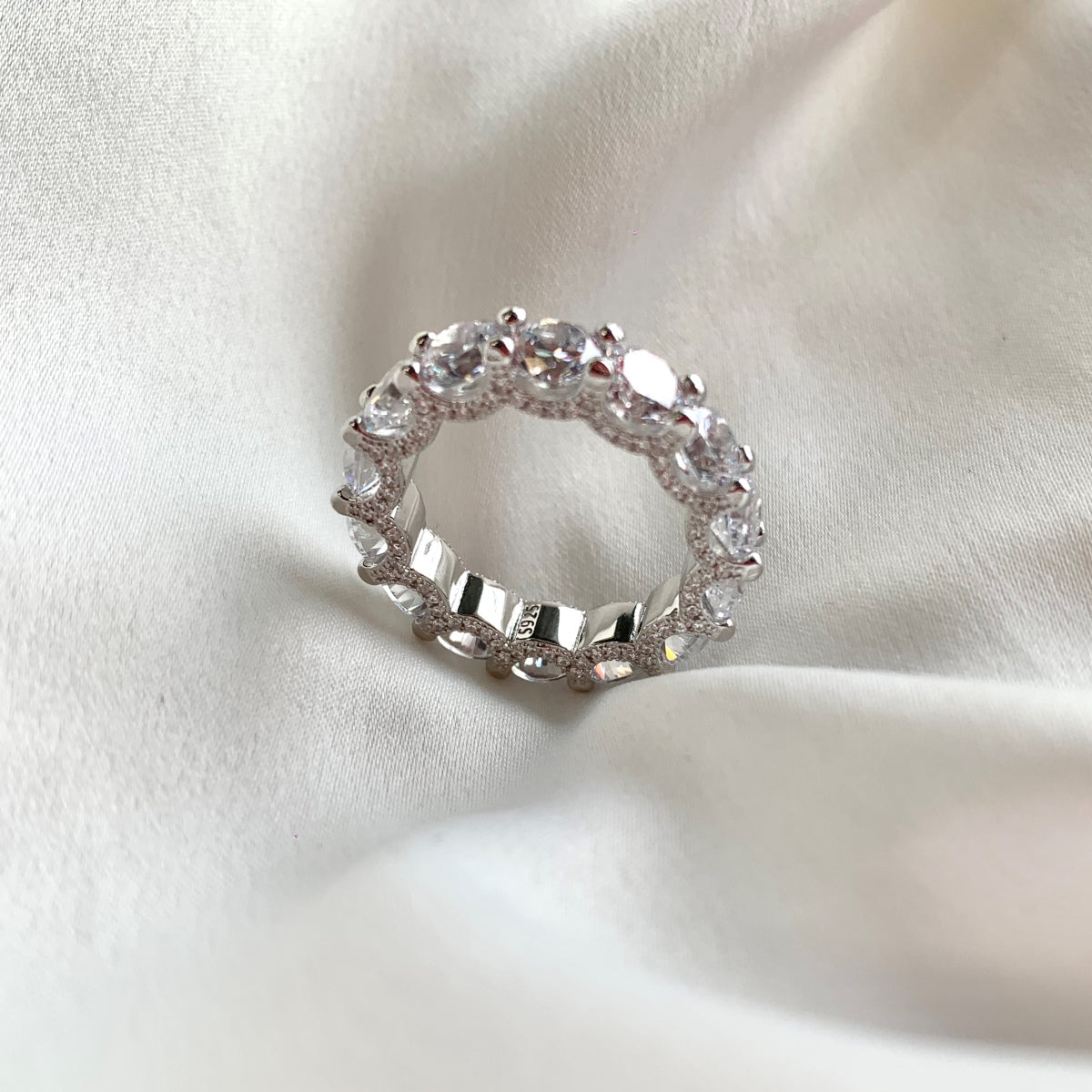 [Love More]Gorgeous Round Cut Tennis Ring