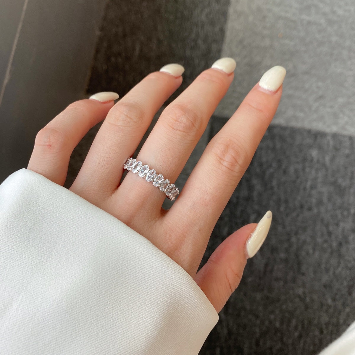 [Love More]Ornate Oval Cut Tennis Ring