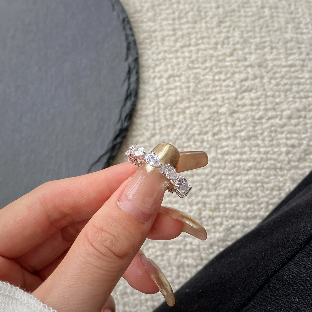 [Love More]Exquisite Pear Cut Tennis Ring