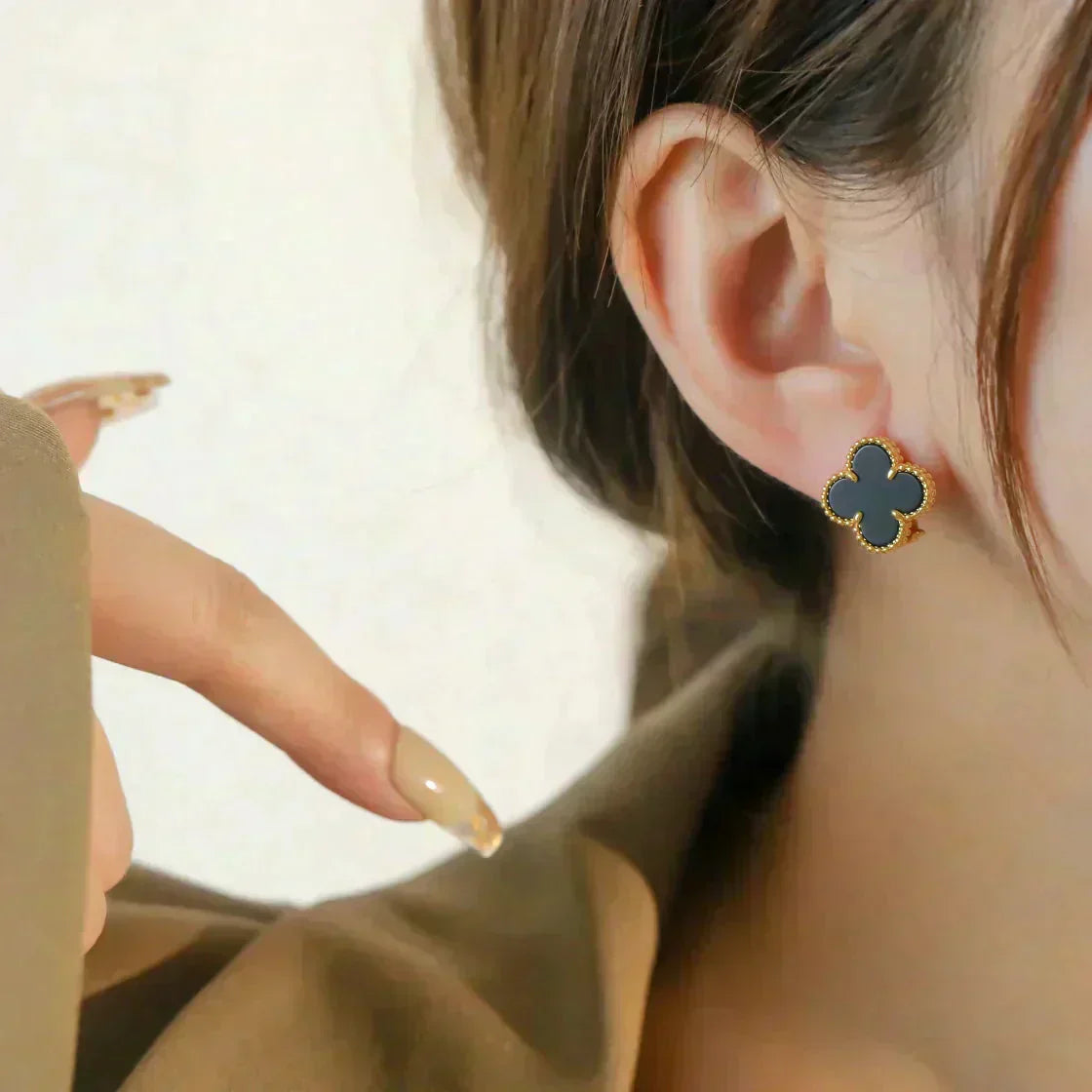 [Love More]CLOVER MEDIUM 1 MOTIFS  ONYX STUD EARRINGS