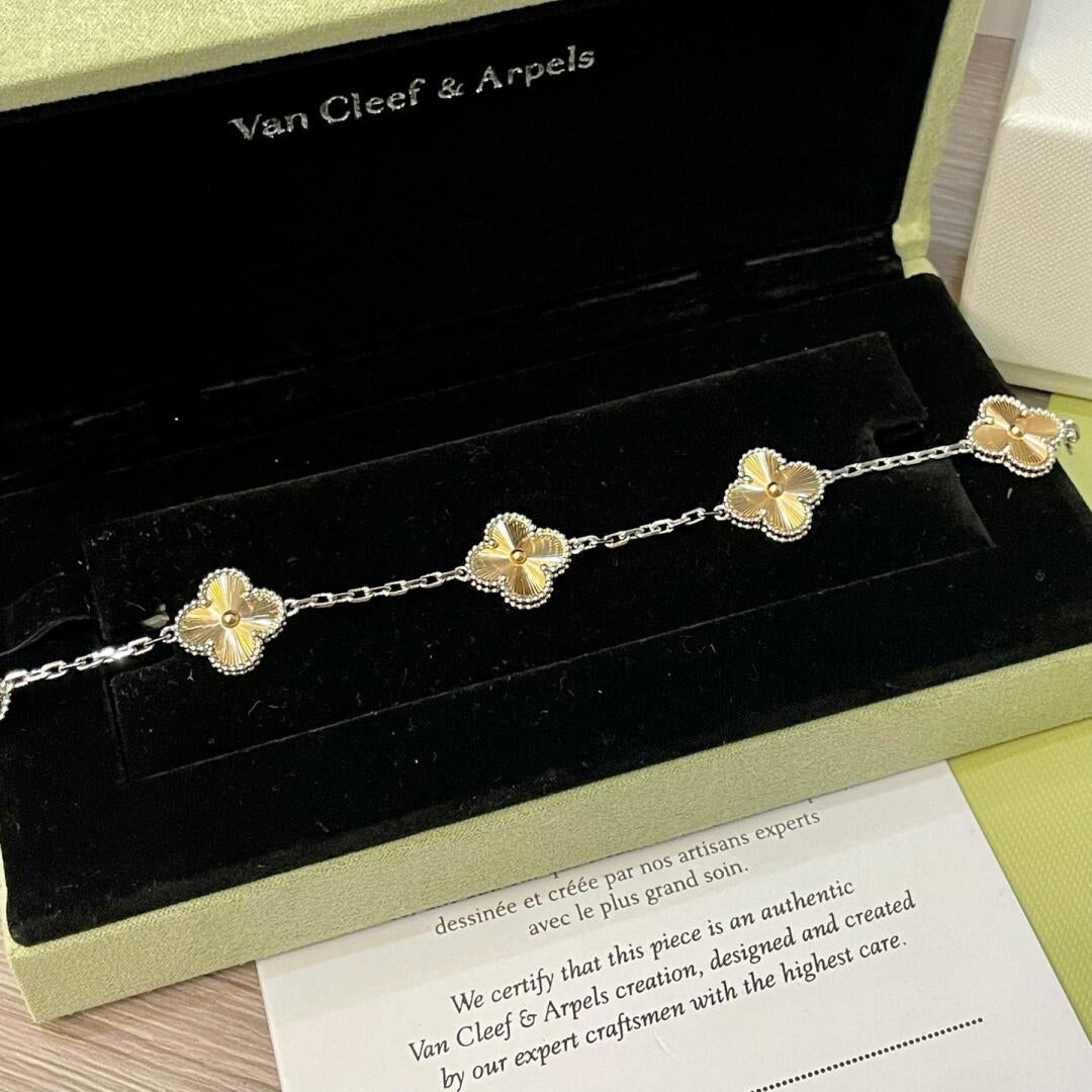[Love More]CLOVER  5 MOTIFS  CHRISTMAS LIMITED EDITION BRACELET