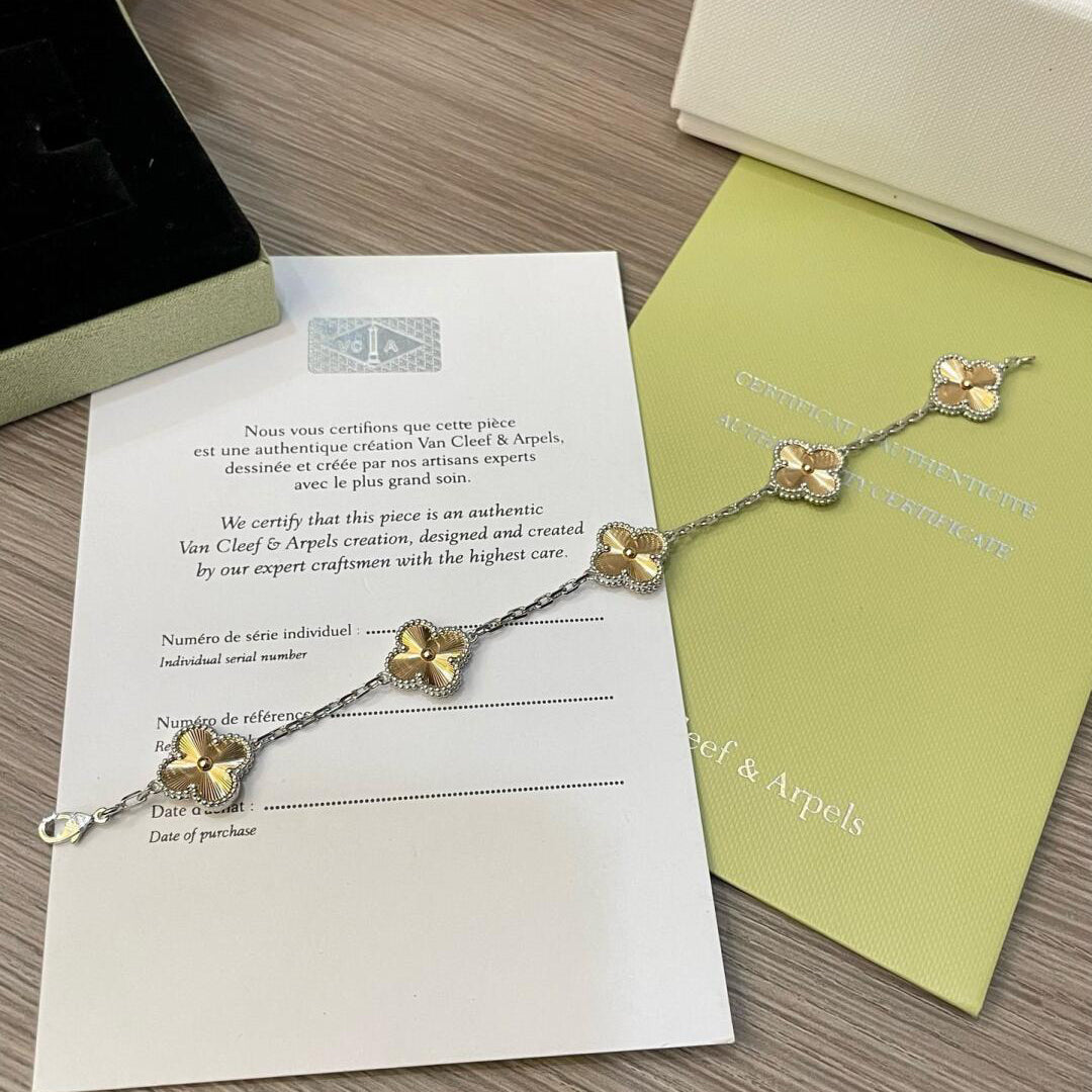[Love More]CLOVER  5 MOTIFS  CHRISTMAS LIMITED EDITION BRACELET