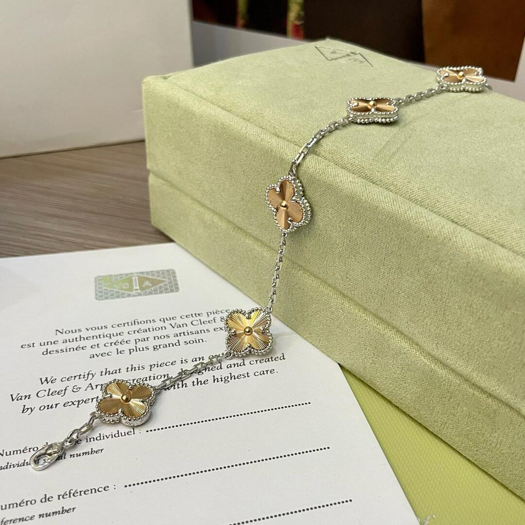 [Love More]CLOVER  5 MOTIFS  CHRISTMAS LIMITED EDITION BRACELET