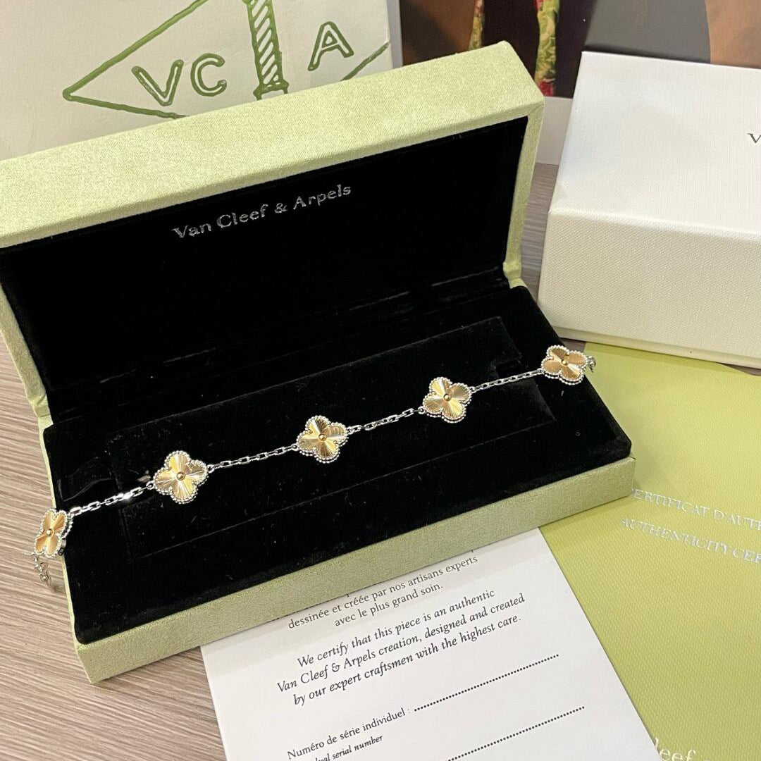 [Love More]CLOVER  5 MOTIFS  CHRISTMAS LIMITED EDITION BRACELET