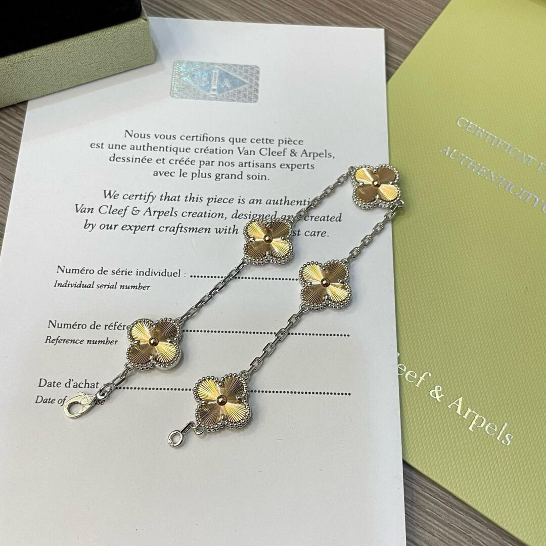 [Love More]CLOVER  5 MOTIFS  CHRISTMAS LIMITED EDITION BRACELET