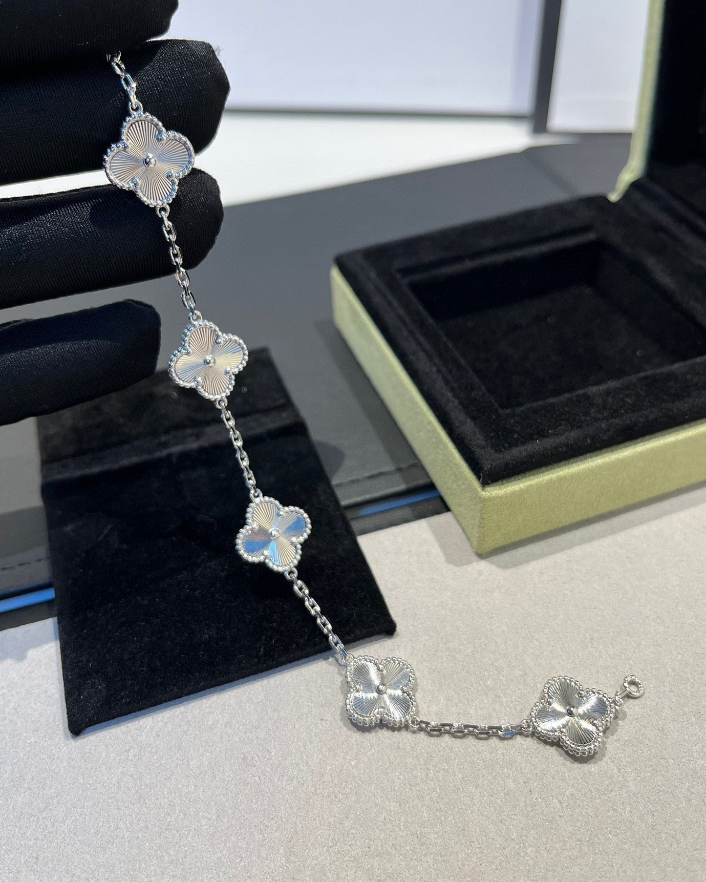 [Love More]CLOVER SILVER 5 MOTIFS BRACELET