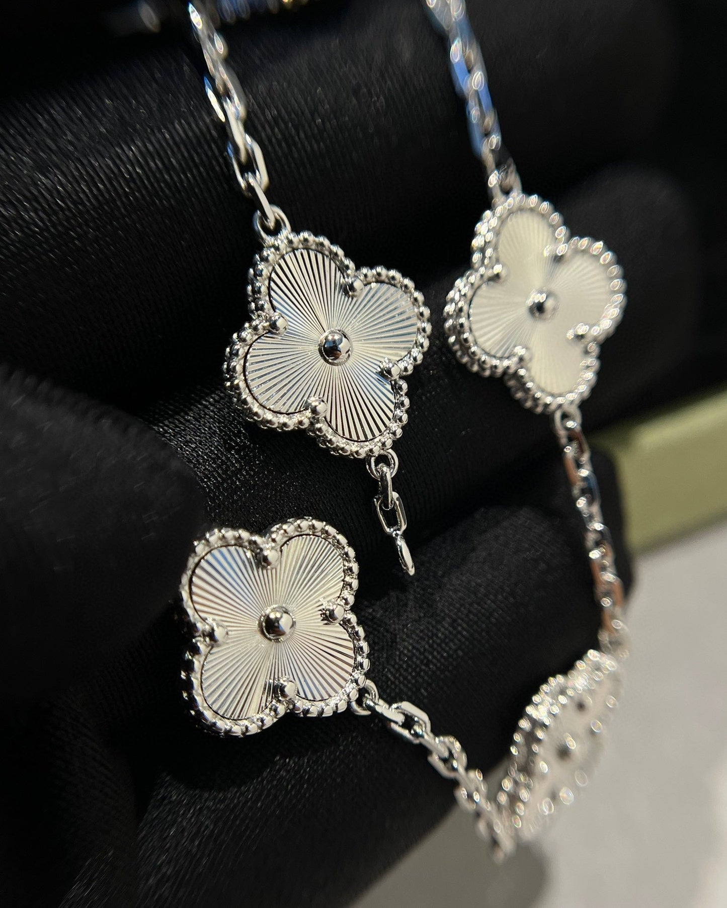 [Love More]CLOVER SILVER 5 MOTIFS BRACELET