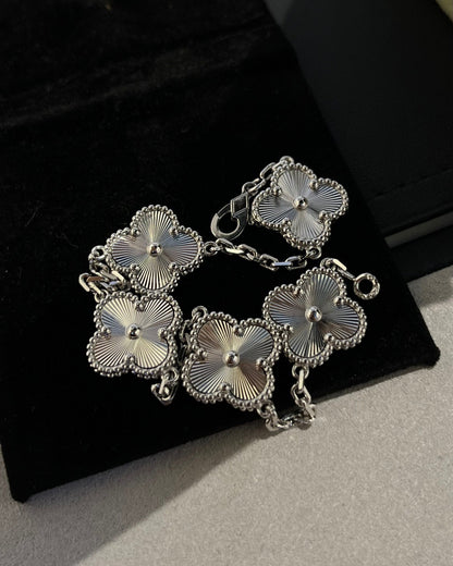 [Love More]CLOVER SILVER 5 MOTIFS BRACELET