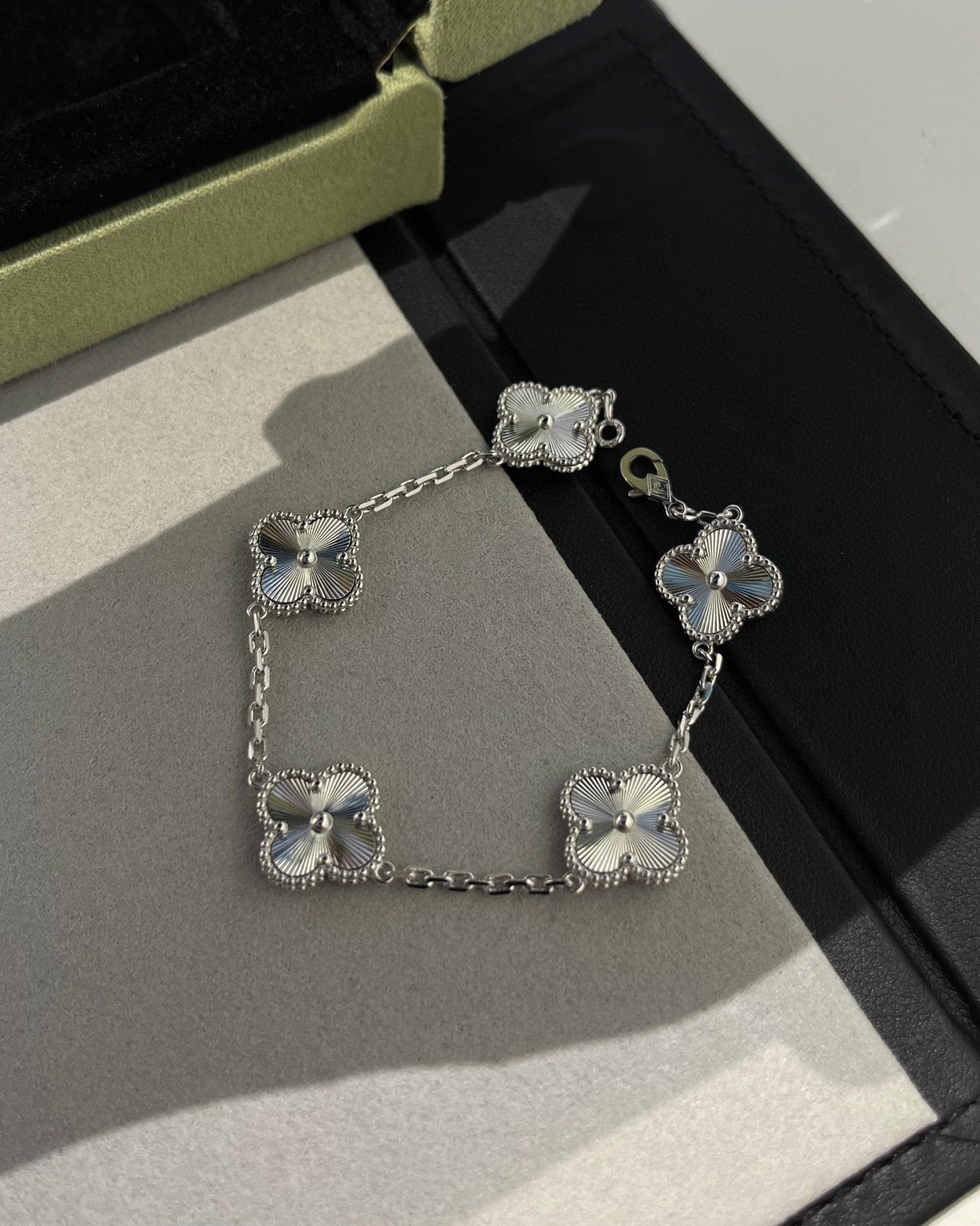 [Love More]CLOVER SILVER 5 MOTIFS BRACELET