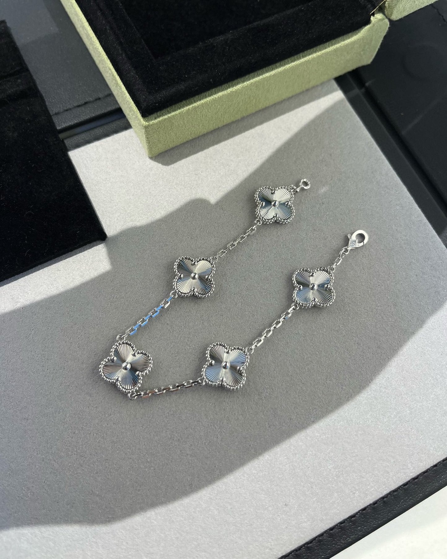 [Love More]CLOVER SILVER 5 MOTIFS BRACELET